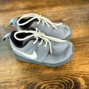 Nike Roshe One Gray Sneakers Size 5C​